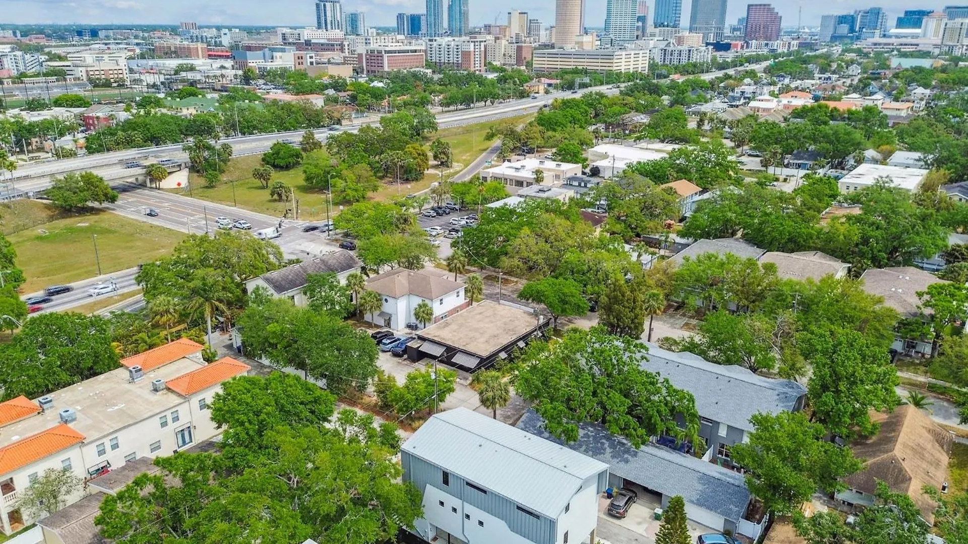 New! The Strata Barn - Luxury Hyde Park Townhome Tampa United States
