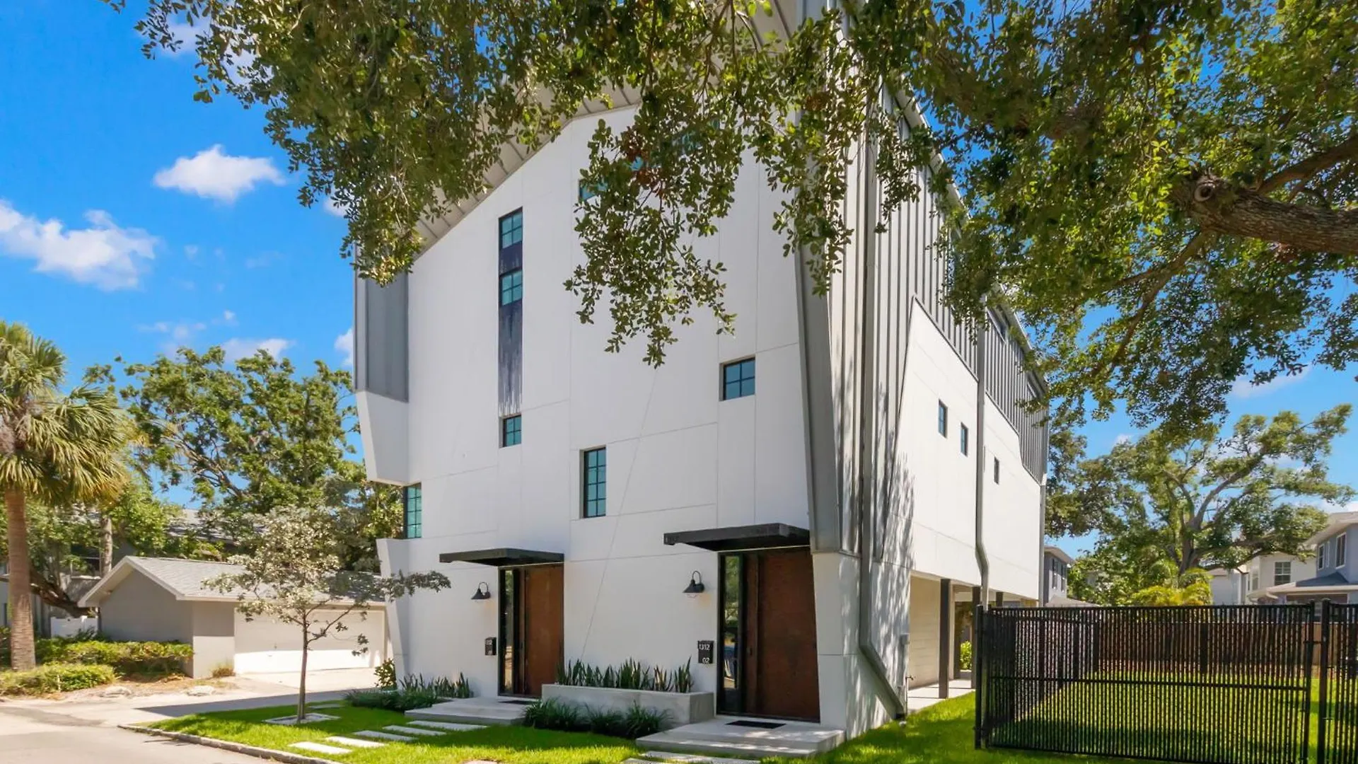 New! The Strata Barn - Luxury Hyde Park Townhome Tampa United States